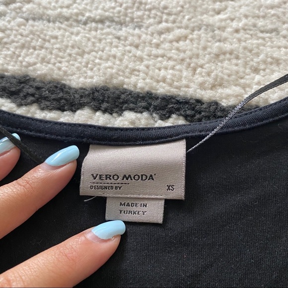 VERO MODA Black Vneck Wrap Ruched Bodysuit - Picture 2 of 4